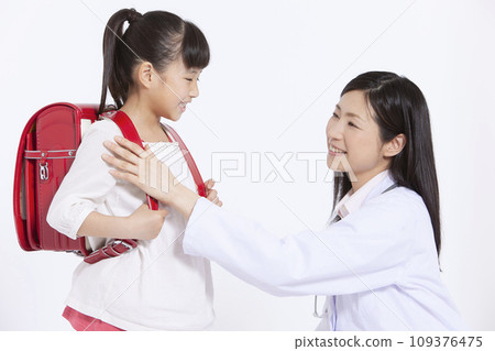 女醫生和女孩 109376475