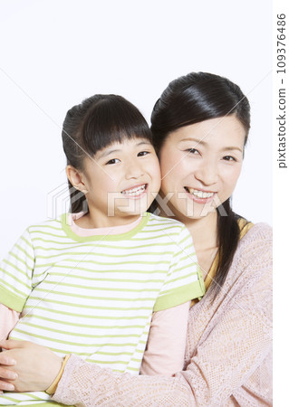 mother and girl portrait mother and girl portrait 109376486