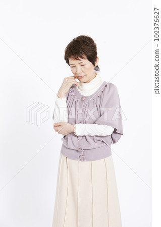 Portrait of a thinking senior woman Portrait of a thinking senior woman 109376627
