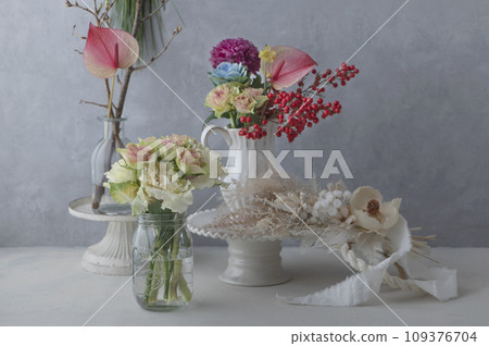 新年鮮花裝飾和明亮的房間 - 新年形象 109376704