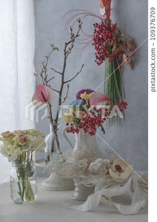 New Year's flower decorations and bright room - New Year's image New Year's flower decorations and bright room - New Year's image 109376709