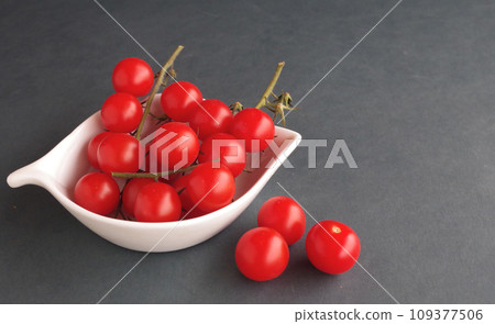 白碗鮮紅小番茄小番茄蔬菜沙拉農產品 109377506