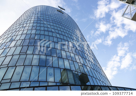 Beautiful buildings on the streets of Vienna 109377714