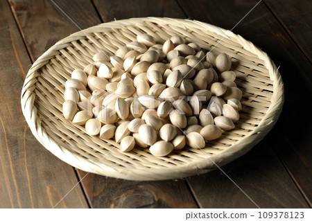 Ginkgo seeds in a basket 109378123