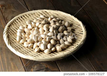 Ginkgo seeds in a basket 109378127