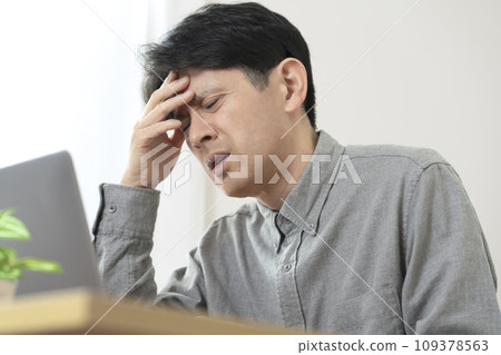 Man in poor health, headache 109378563