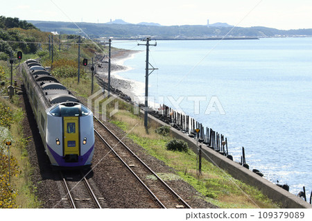 Limited express Hokuto running along the Muroran Main Line coastline Hokuto Kiha 261 series Kiha 261 109379089