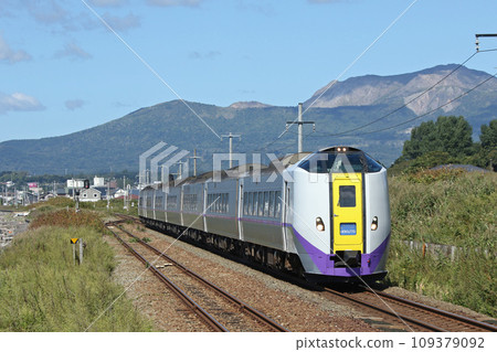 以有珠山為背景行駛的特急北斗號 北斗喜波261系列 喜波261 以有珠山為背景行駛的特急北斗號 北斗喜波261系列 喜波261 109379092