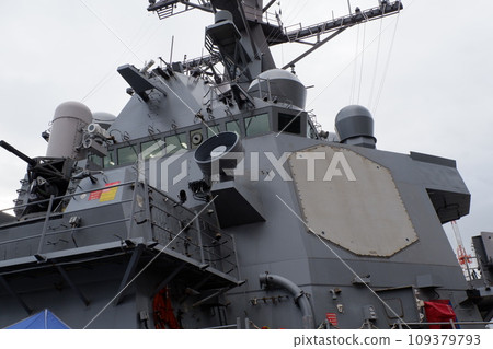 Missile destroyer Higgins bridge 109379793