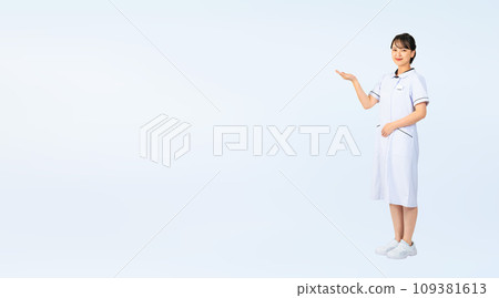 A woman wearing a white coat guiding you, a nurse, a doctor, an esthetician, a cutout full-body photo A woman wearing a white coat guiding you, a nurse, a doctor, an esthetician, a cutout full-body photo 109381613