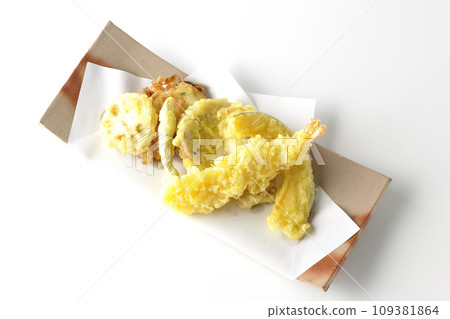 An overhead shot of an assortment of shrimp, chikuwa, green beans, pumpkin, sweet potato, and lotus root tempura against a white background 109381864