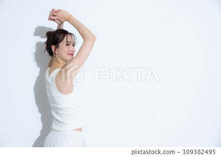 運動裝的女性 運動裝的女性 109382495