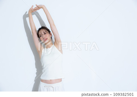 Women of sportswear 109382501