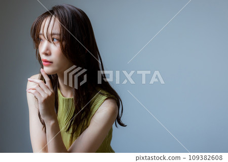 Woman in green dress Woman in green dress 109382608