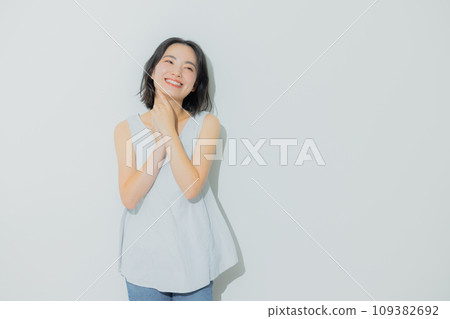 Beauty image of young women Beauty image of young women 109382692
