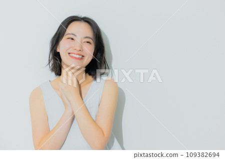 Beauty image of young women 109382694