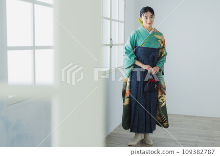 穿著長袖和袴的女人 穿著長袖和袴的女人 109382787
