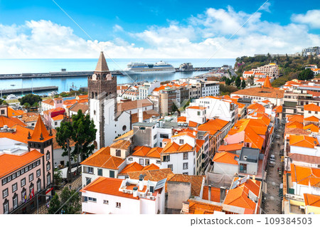 Panoramic view of the capital of Madeira island Funchal, Portugal  109384503