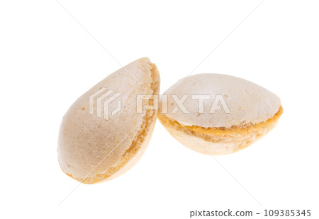 spanish almond dessert 109385345