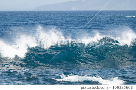 beautiful big waves in the atlantic ocean 109385608