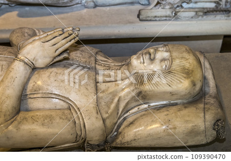Recumbent statues in basilica of saint-denis,  France 109390470