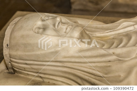 Recumbent statues in basilica of saint-denis,  France 109390472