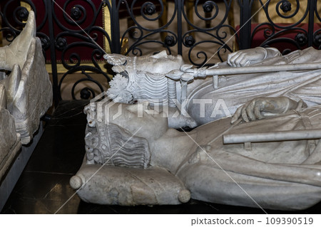 Recumbent statues in basilica of saint-denis, France Recumbent statues in basilica of saint-denis, France 109390519