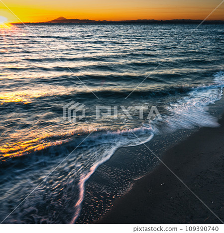 Waves and spray with Mt. Fuji in the background Waves and spray with Mt. Fuji in the background 109390740