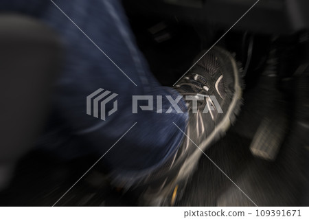 「急煞車」或「失誤」的形象 109391671