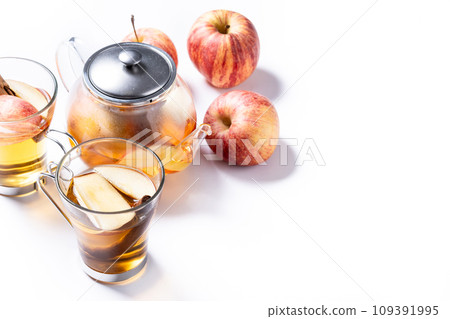 Autumn hot apple drink with spices isolated on white background 109391995