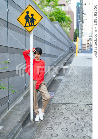 Women's fashion portrait street snap Women's fashion portrait street snap 109392550