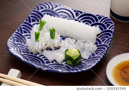 Aged bluefin squid sashimi 109393540