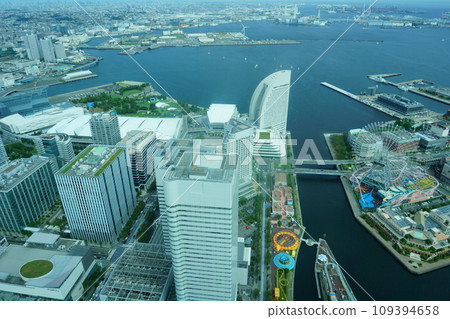 coastline of the district Minato Mirai 21 in the Yokohama city 109394658