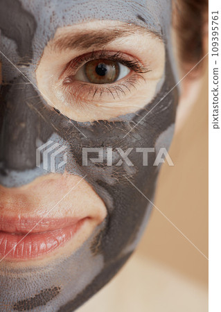 Closeup on young woman with cosmetic mask 109395761