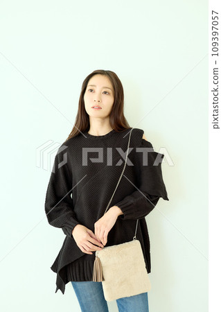 黑色針織女 109397057
