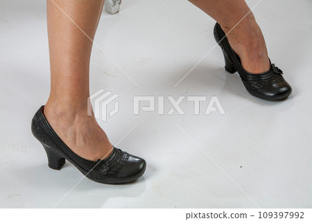 The Dance Step: Classic Black Heels in Motion 109397992