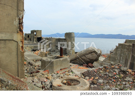 Landing on Hashima (Gunkanjima) Photographed in 2023 - Remains of Japanese modernization and world cultural heritage 109398093