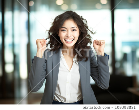 一個擺出腸道的女人 一個擺出腸道的女人 109398851