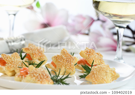 Puff pastry stars with salmon and cheese Puff pastry stars with salmon and cheese 109402019