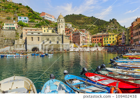 Picturesque town Vernazza Picturesque town Vernazza 109402438