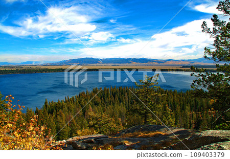 Grand Teton National Park in autumn, United States, overlooking Jenny Lake from Rainbow Point Grand Teton National Park in autumn, United States, overlooking Jenny Lake from Rainbow Point 109403379