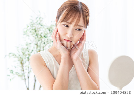 皮膚粗糙的女性 109404838