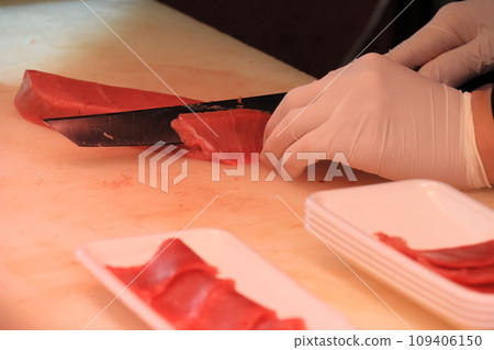 Pull tuna sashimi Pull tuna sashimi 109406150