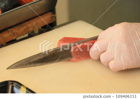 Pull tuna sashimi Pull tuna sashimi 109406151