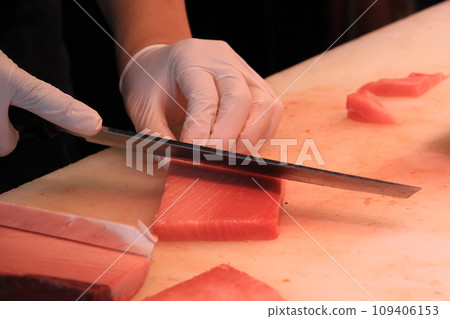 Pull tuna sashimi 109406153