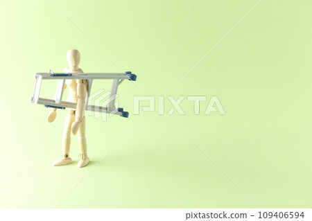 Situations where you work using a stepladder 109406594