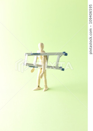 Situations where you work using a stepladder 109406595