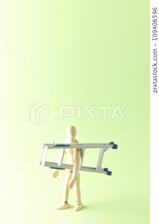 使用活梯工作的情況 使用活梯工作的情況 109406596
