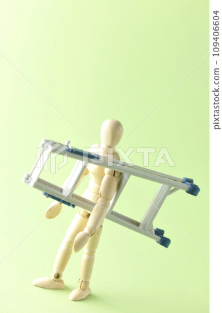 Situations where you work using a stepladder 109406604