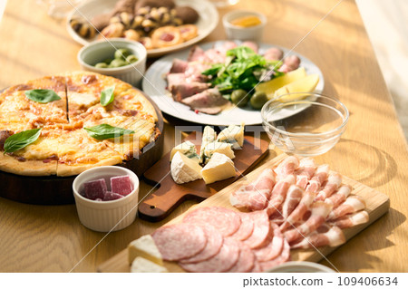 Party food 109406634